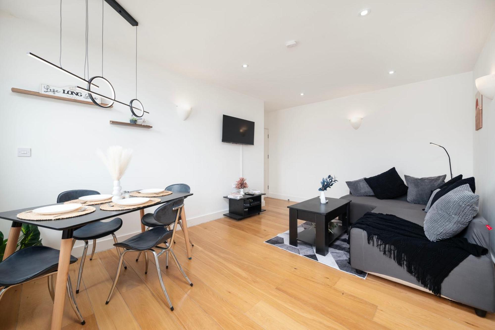 Spacious 2-bed Near Stockwell & Brixton Free Wifi & Quick Access